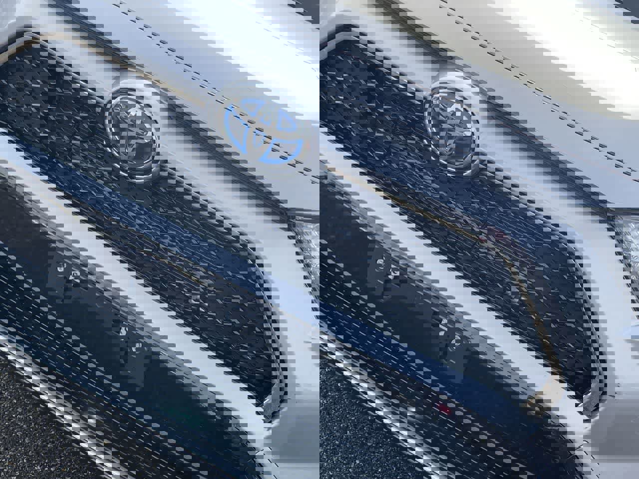 Used 2023 Toyota RAV4 SE image 37