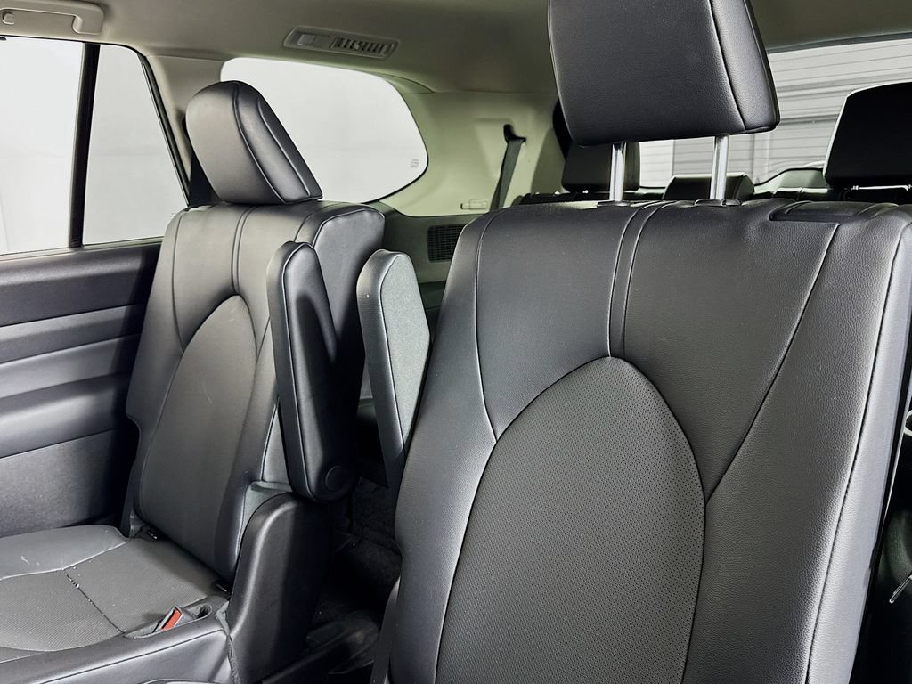 Used 2025 Toyota Grand Highlander FWD image 11