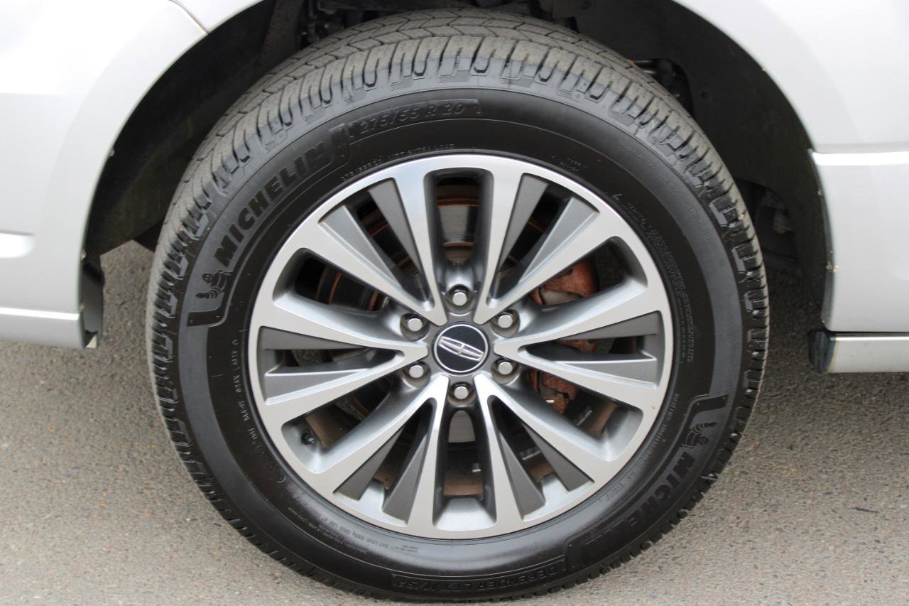 Used 2015 Lincoln Navigator L 4WD image 18