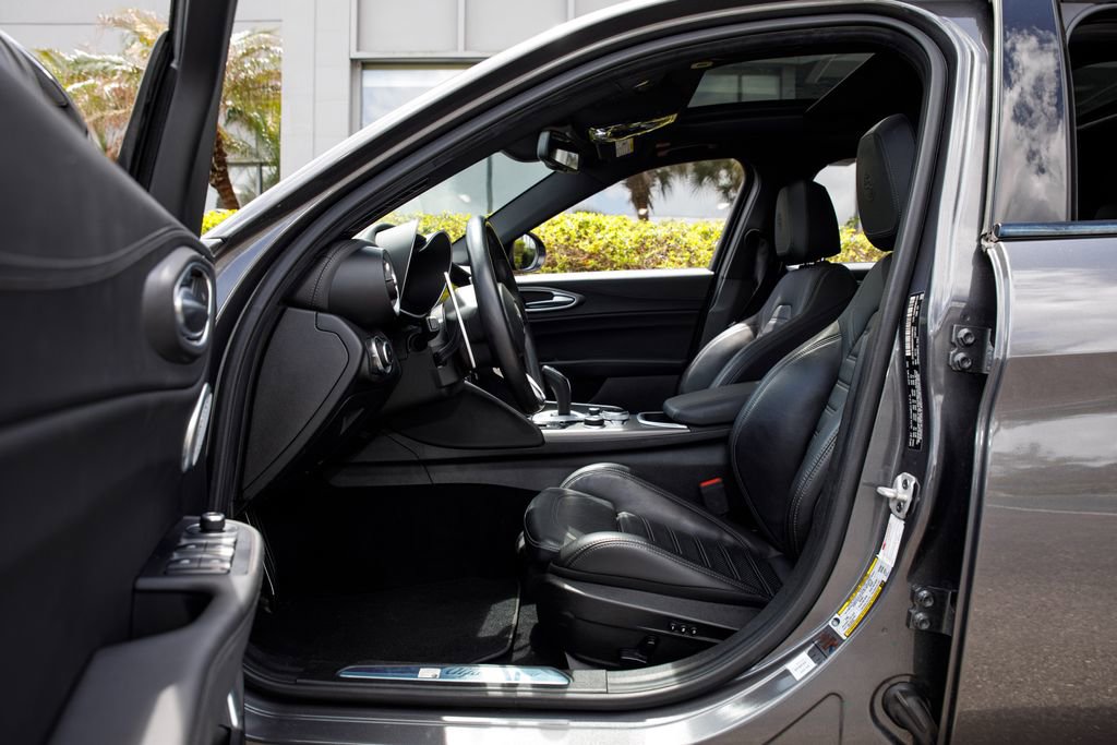 Used 2022 Alfa Romeo Giulia Veloce image 24