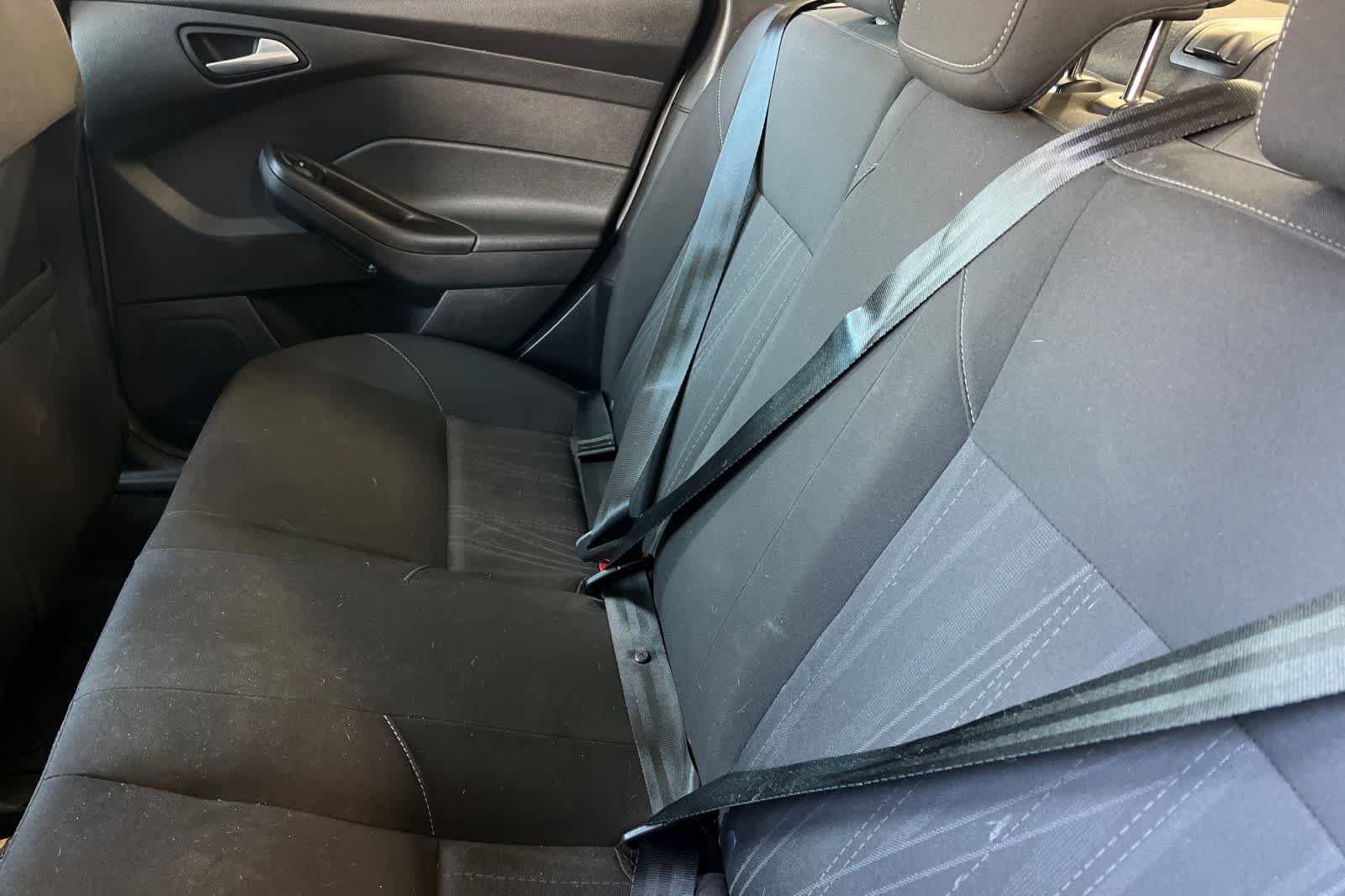 Used 2018 Ford Focus SE FWD image 5