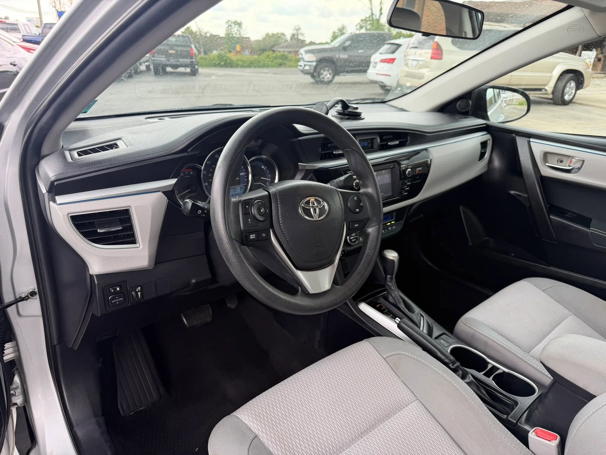 Used 2015 Toyota Corolla LE FWD image 10