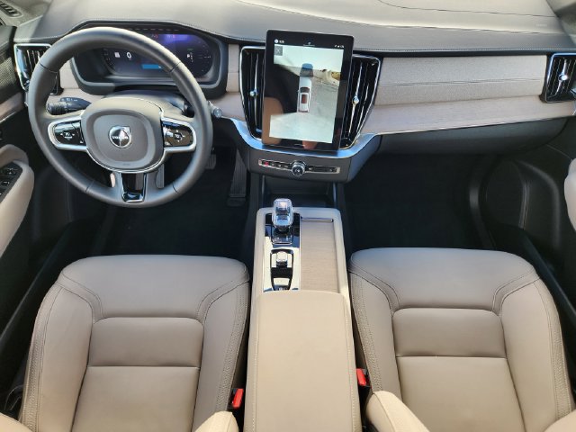 Certified 2025 Volvo XC90 T8 Plus w/ Protection Package Premier AWD/4WD image 12