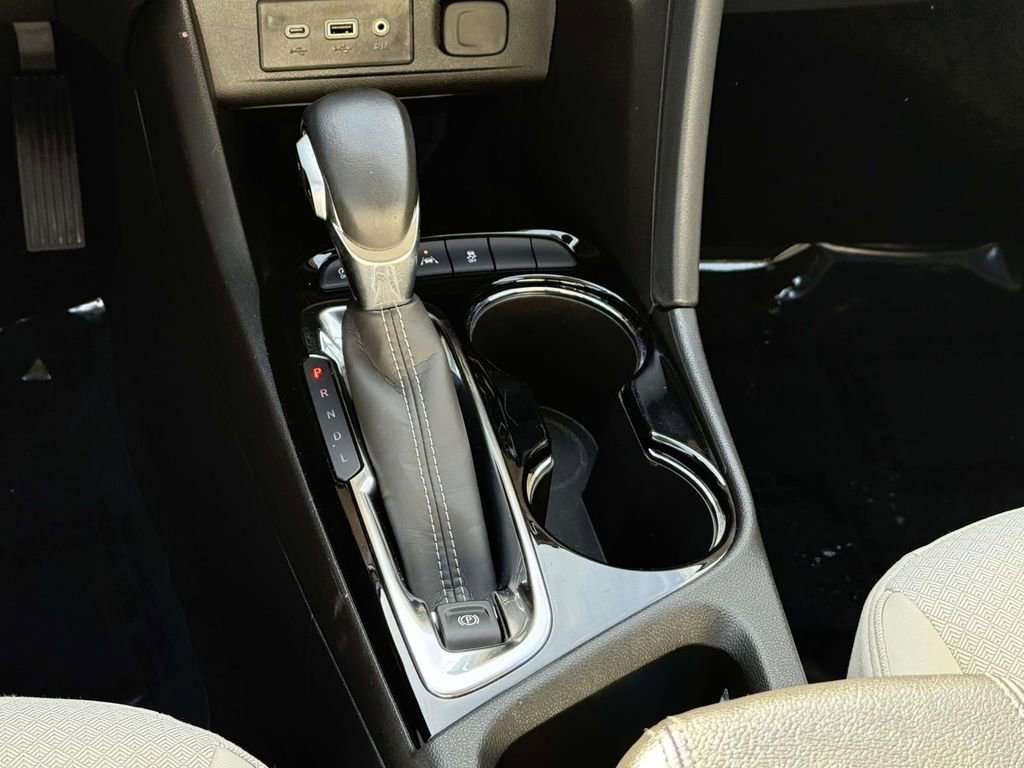 Used 2023 Buick Encore GX Preferred w/ Cold Weather Comfort Package FWD image 17