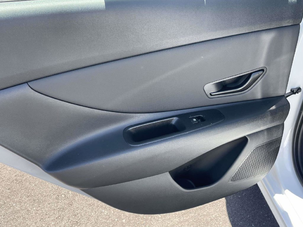 Used 2025 Hyundai Elantra Sport FWD image 11