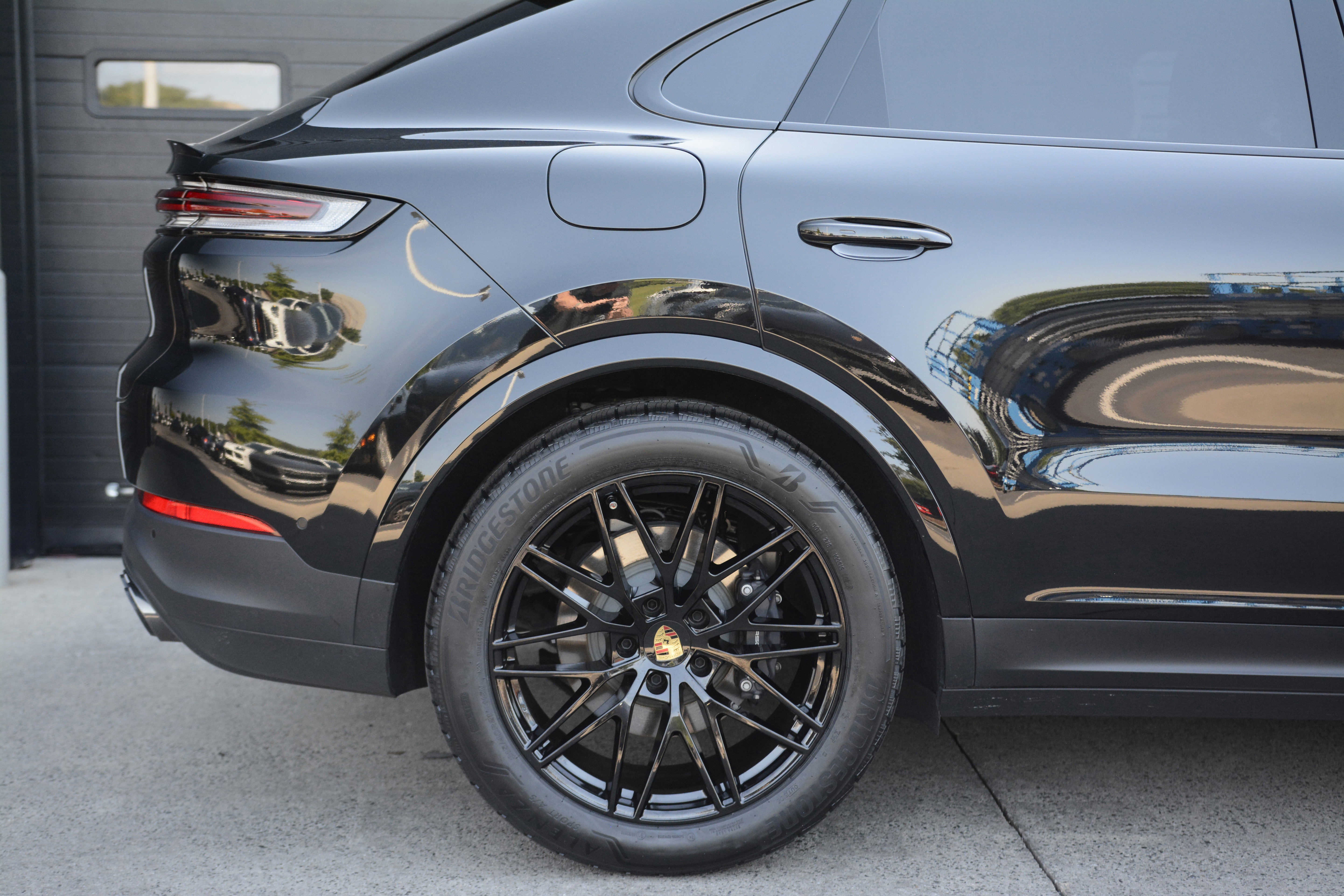 Certified 2024 Porsche Cayenne Coupe AWD/4WD image 39