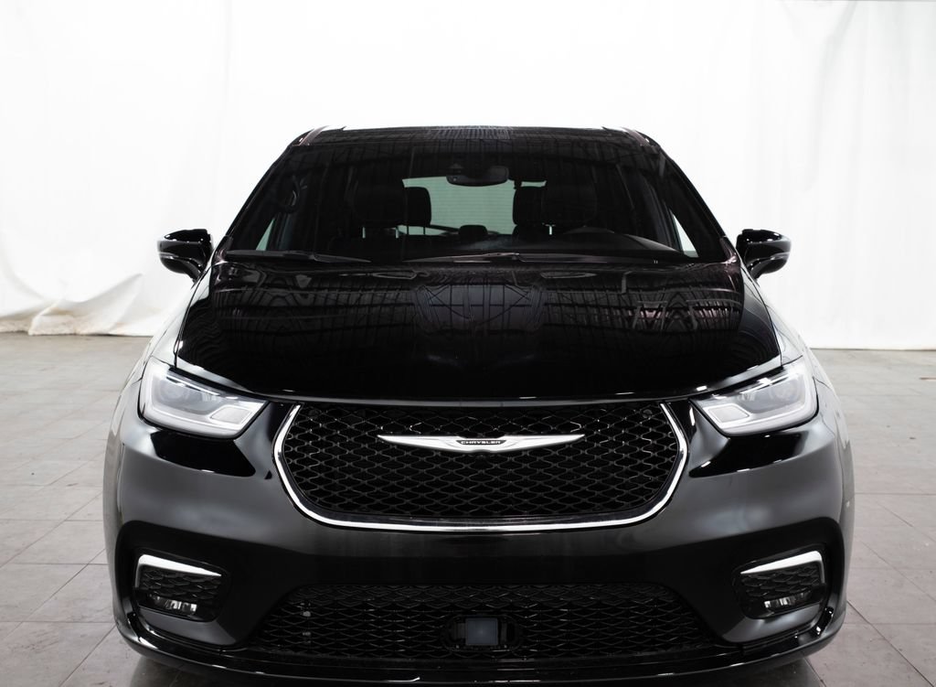 Used 2025 Chrysler Pacifica Select FWD image 2