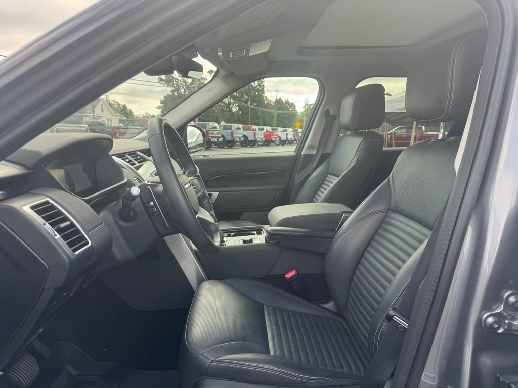 Used 2024 Land Rover Discovery S AWD/4WD image 5