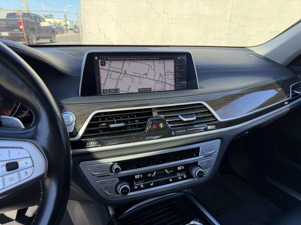 Used 2022 BMW 740i xDrive AWD/4WD image 29
