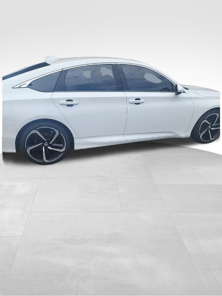 Used 2018 Honda Accord Sport image 2