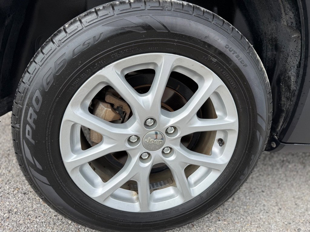 Used 2014 Jeep Cherokee Latitude w/ Comfort/Convenience Group FWD image 23