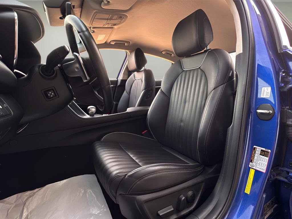 Used 2023 Genesis G70 3.3T image 10