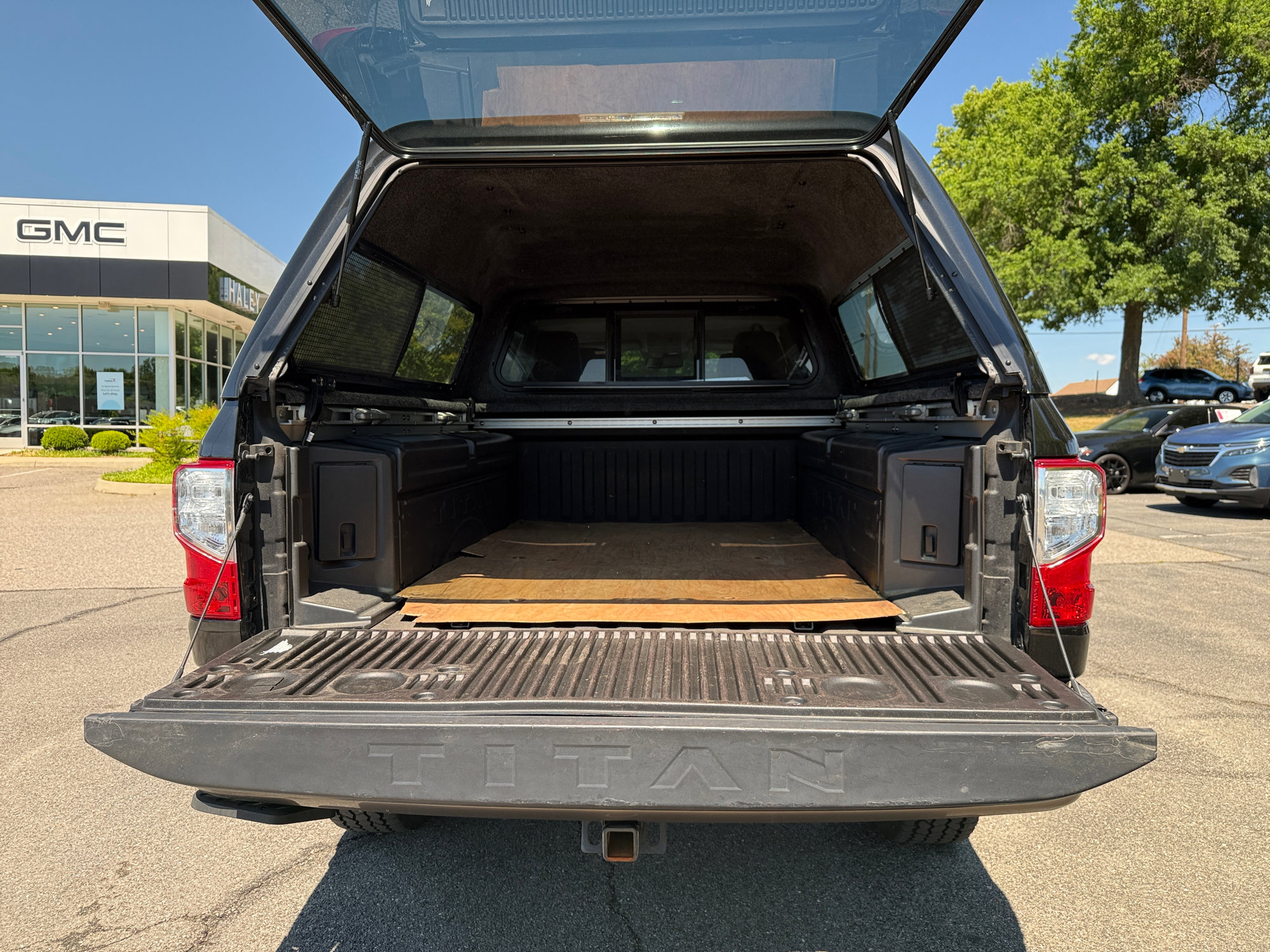 Used 2018 Nissan Titan Platinum Reserve w/ Platinum Utility Package AWD/4WD image 19