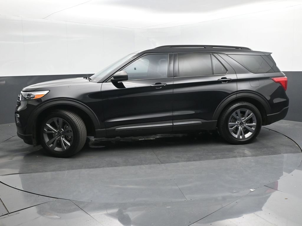 Used 2021 Ford Explorer XLT w/ Equipment Group 202A image 2