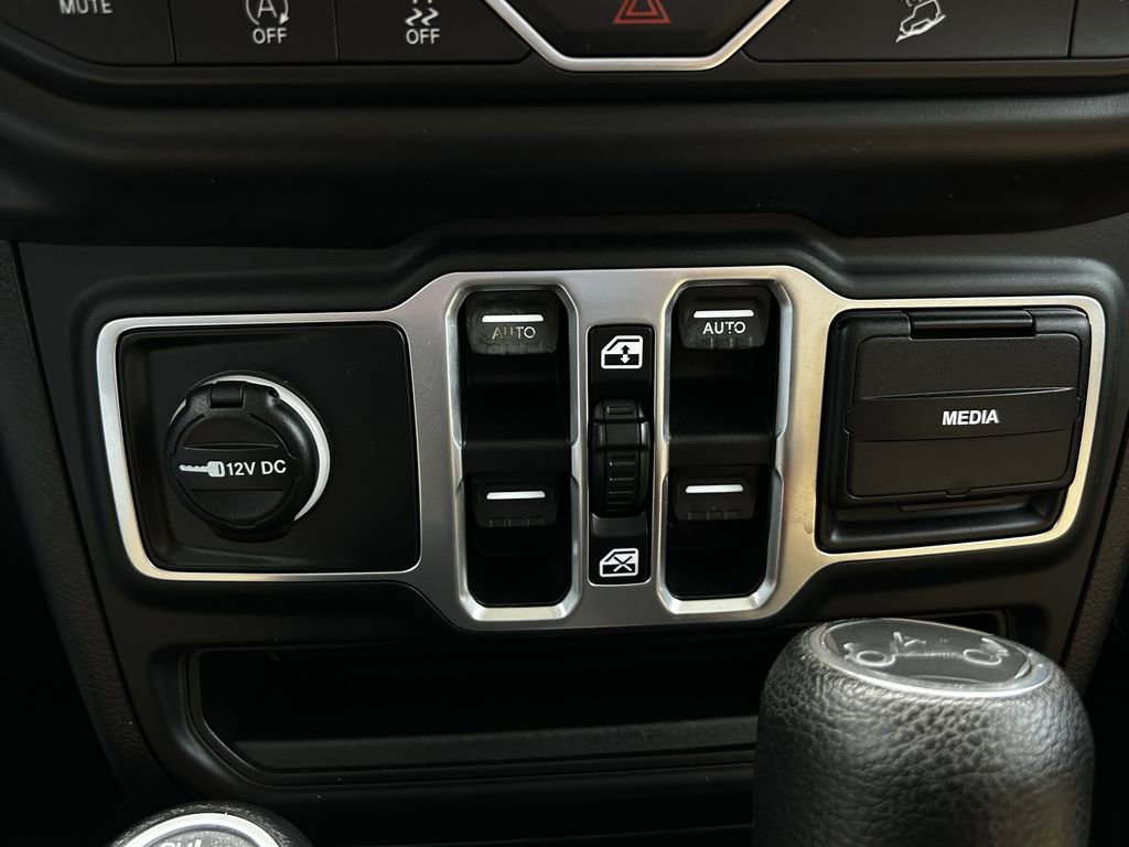 Used 2018 Jeep Wrangler Unlimited Sahara w/ LED Lighting Group image 21