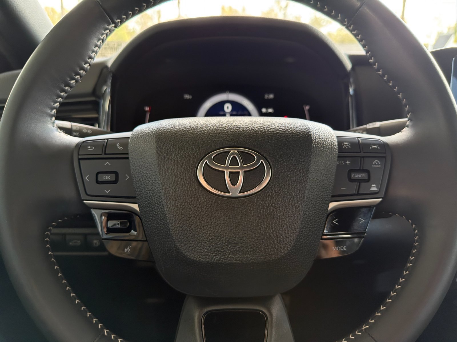 Used 2025 Toyota Camry SE w/ Convenience Package FWD image 20