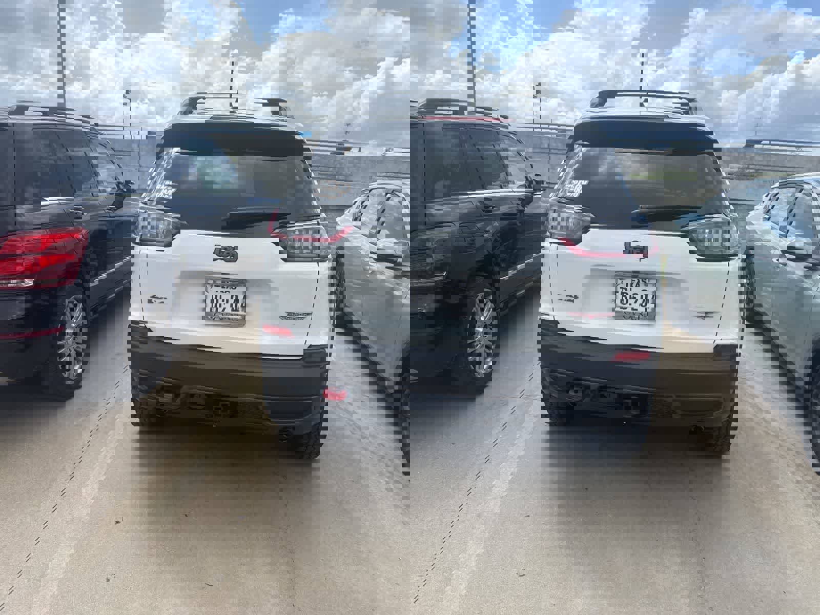 Used 2020 Jeep Cherokee Trailhawk w/ Comfort/Convenience Group image 8