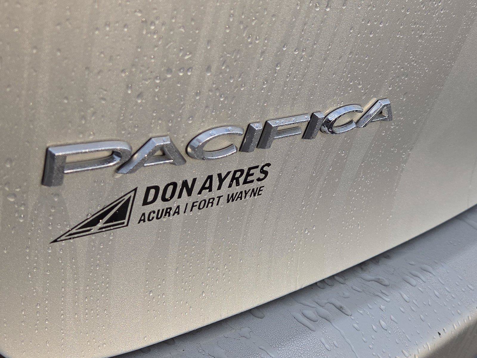 Used 2024 Chrysler Pacifica Touring-L FWD image 31