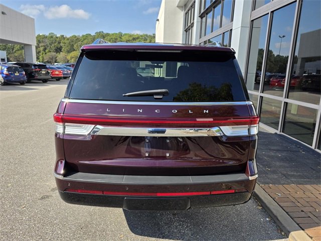 Used 2024 Lincoln Navigator Reserve image 3