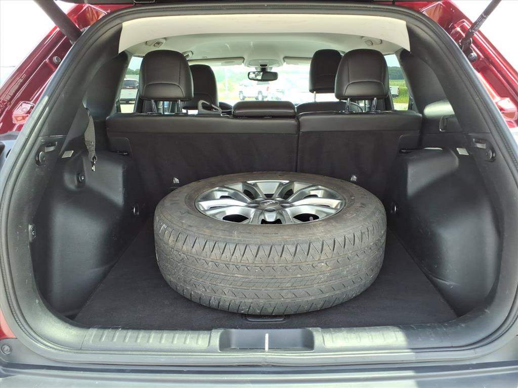 Used 2019 Jeep Cherokee Latitude Plus w/ Comfort/Convenience Group AWD/4WD image 24