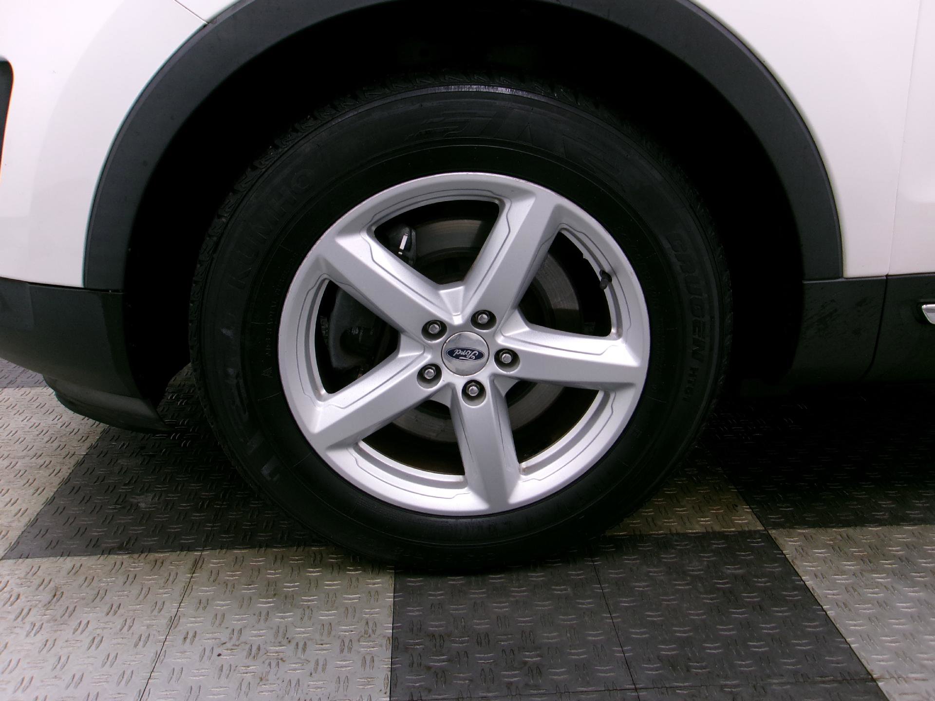 Used 2016 Ford Explorer XLT w/ Equipment Group 201A image 17