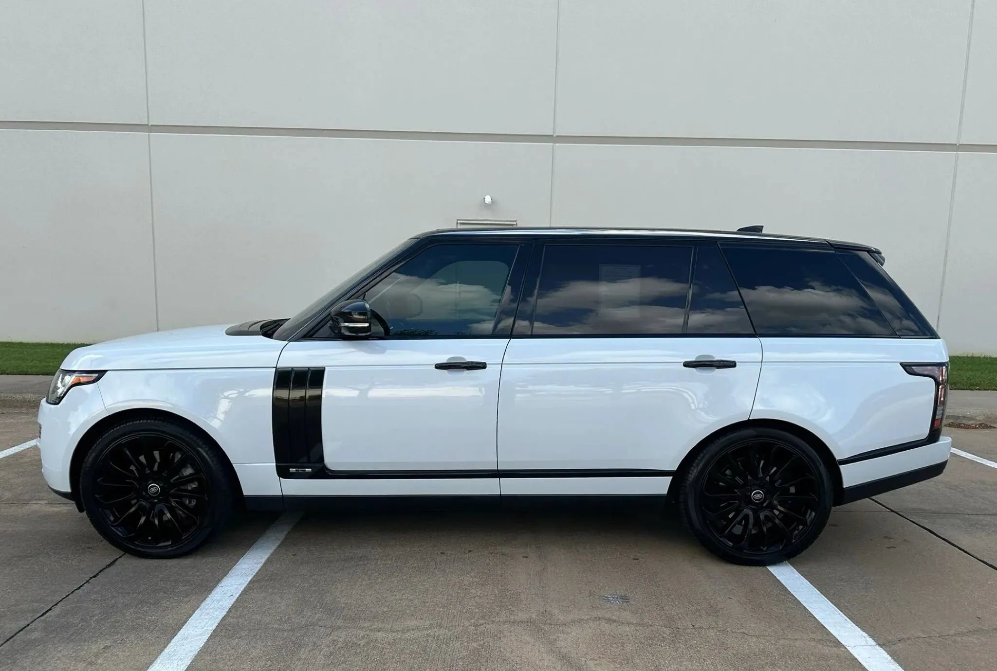 Used 2017 Land Rover Range Rover Long Wheelbase Supercharged image 1