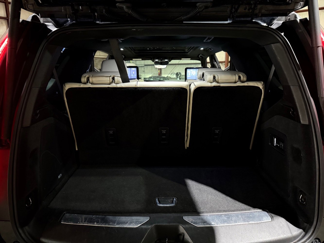 Used 2021 Cadillac Escalade Sport w/ Driver Assist Tech Package AWD/4WD image 19