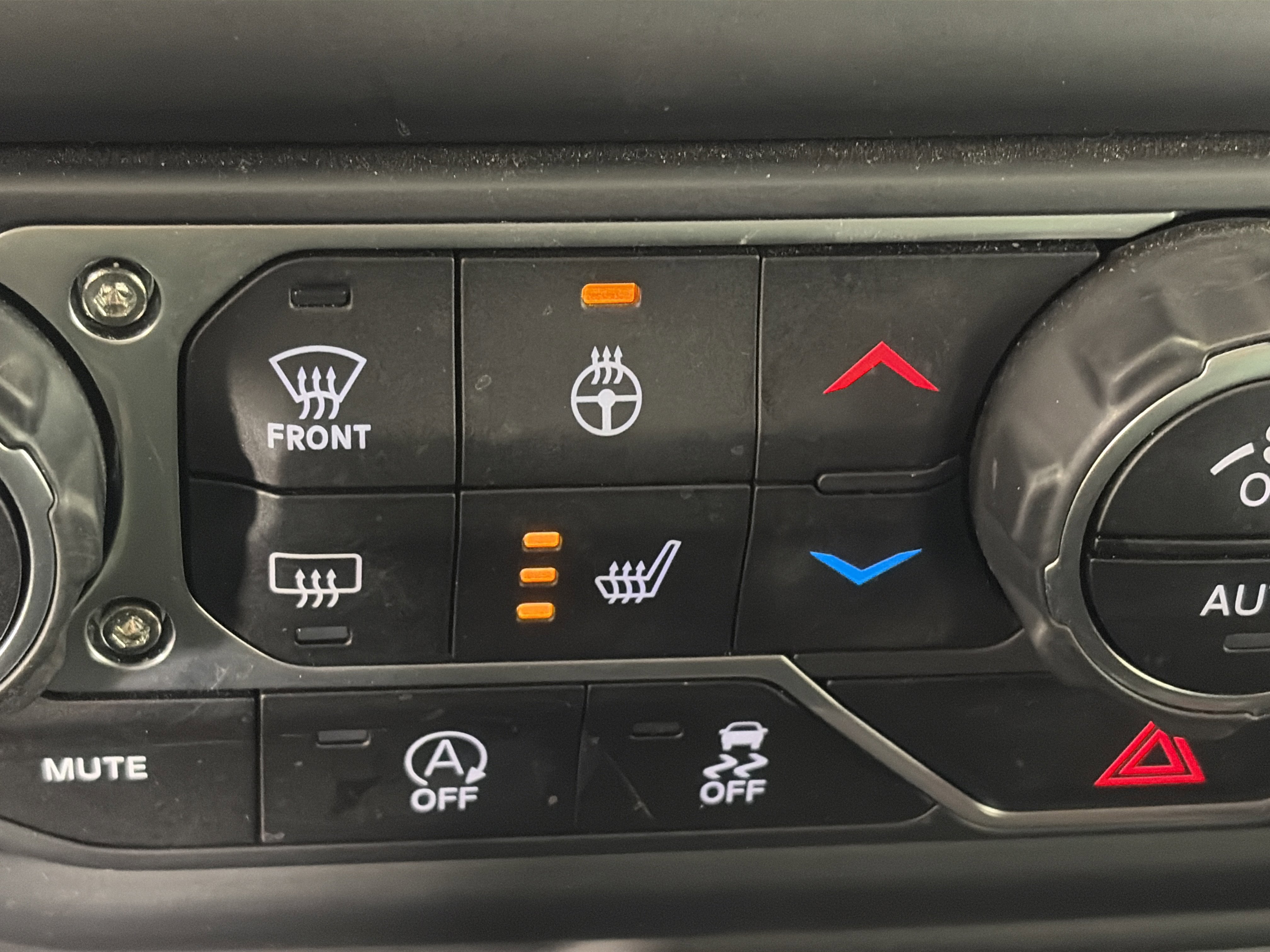 Used 2019 Jeep Wrangler Unlimited Sahara image 24