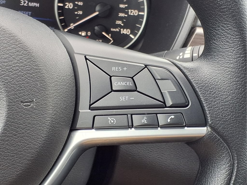 Used 2025 Nissan Altima 2.5 SV FWD image 17