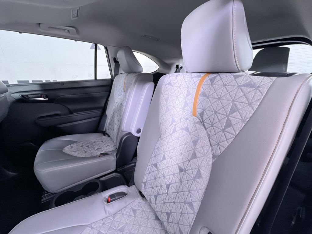 Used 2023 Toyota Highlander Bronze Edition image 25