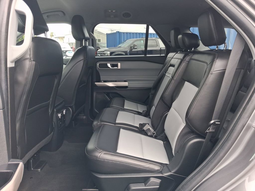 Used 2023 Ford Explorer XLT w/ Equipment Group 202A RWD image 27
