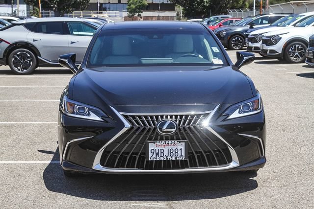 Used 2025 Lexus ES 300h w/ Premium Package FWD image 3