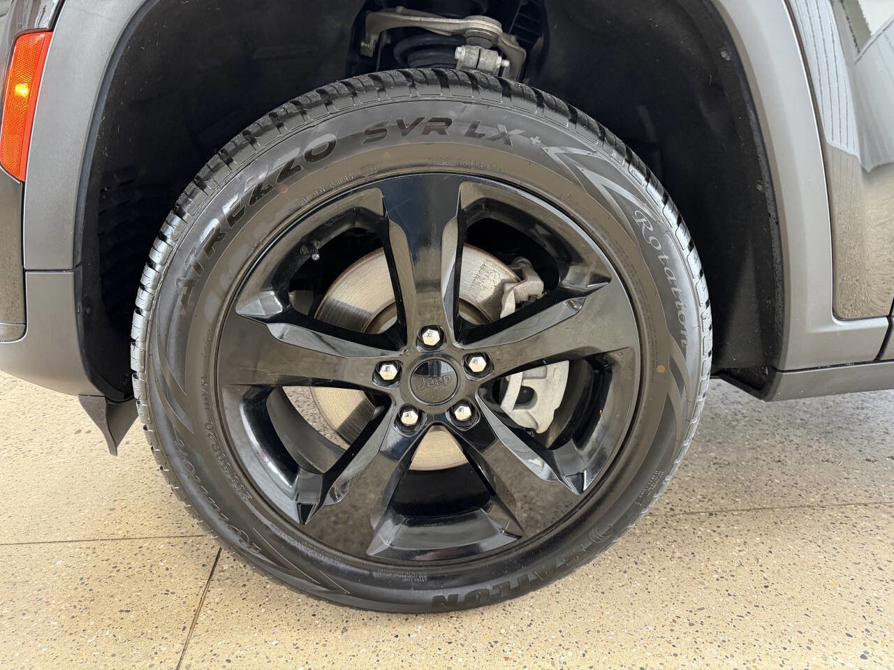 Used 2023 Jeep Grand Cherokee L Laredo AWD/4WD image 4