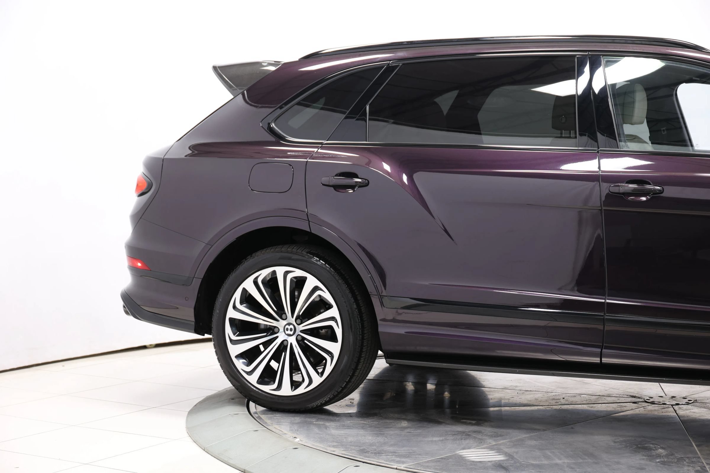 Used 2023 Bentley Bentayga Extended Wheelbase AWD/4WD image 93