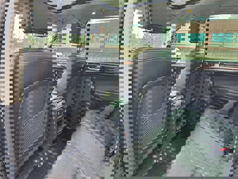 Used 2012 Volkswagen Touareg TDI image 15