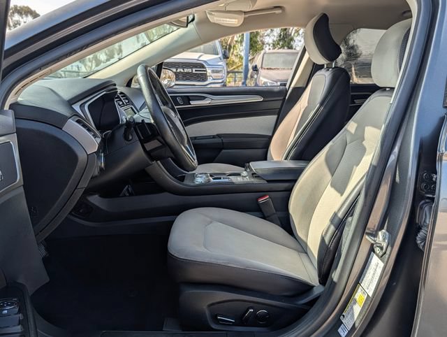 Used 2019 Ford Fusion SE w/ Equipment Group 151A FWD image 10