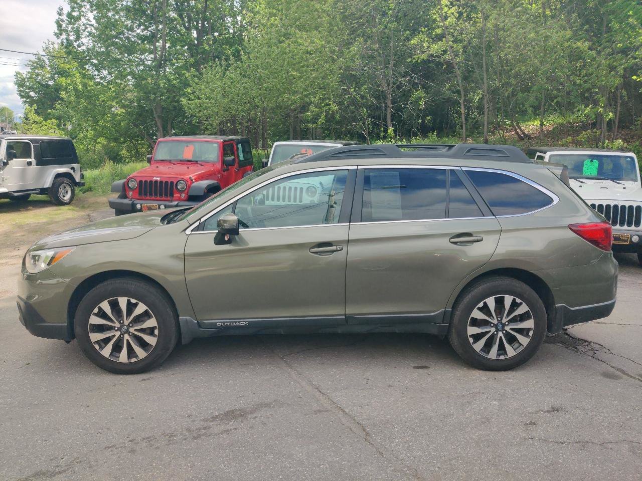 Used 2016 Subaru Outback 3.6R Limited AWD/4WD image 3