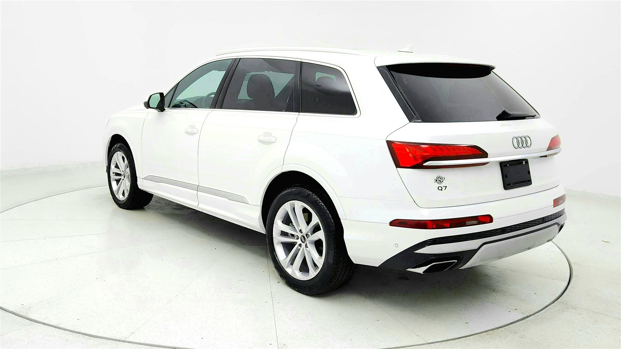 Used 2025 Audi Q7 3.0T Premium Plus AWD/4WD image 3