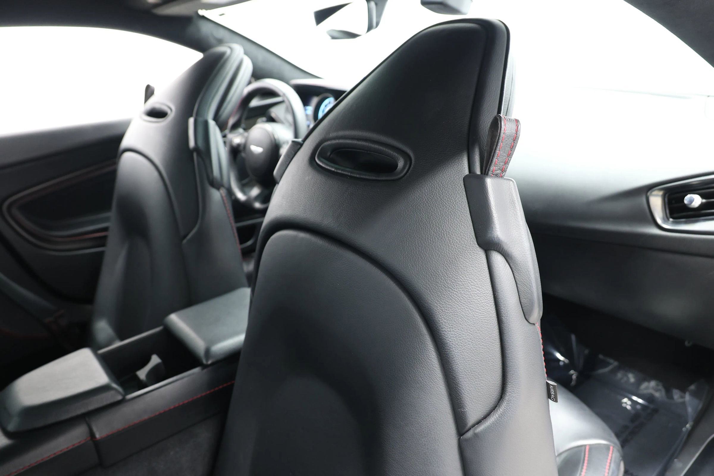 Used 2018 Aston Martin DB11 V12 image 67