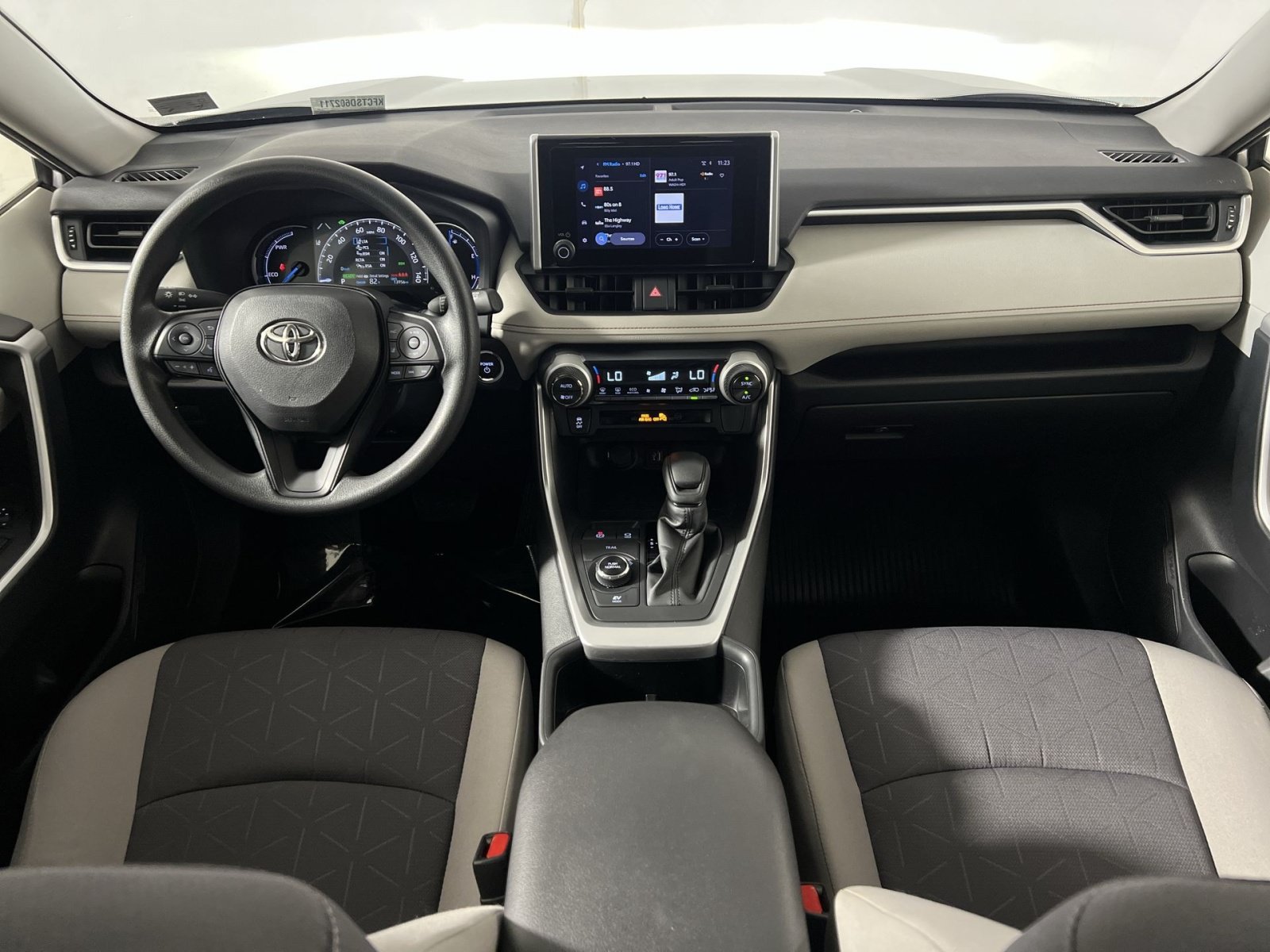 Used 2025 Toyota RAV4 XLE AWD/4WD image 22