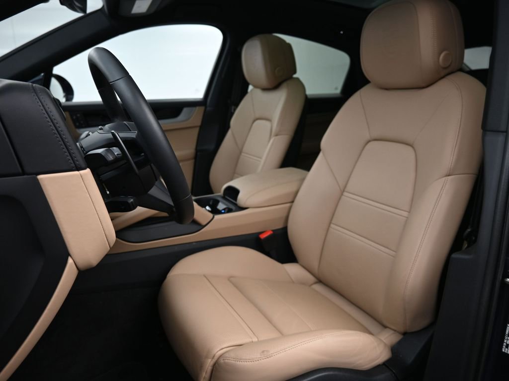 Certified 2025 Porsche Cayenne E-Hybrid Coupe image 5