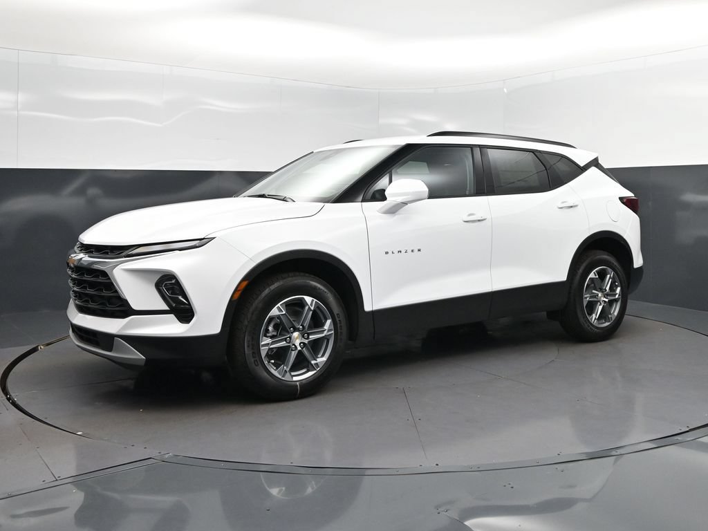 New 2026 Chevrolet Blazer LT w/ Convenience Package FWD image 3