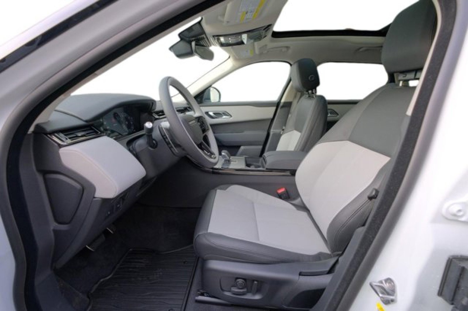 New 2025 Land Rover Range Rover Velar Dynamic SE image 12