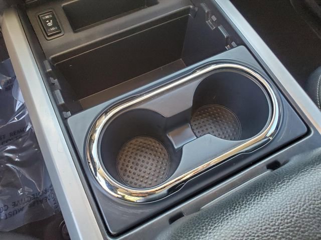 Used 2017 Nissan Titan SV image 21