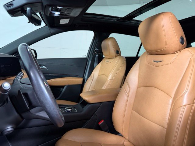 Used 2024 Cadillac XT4 Premium Luxury w/ Technology Package FWD image 6
