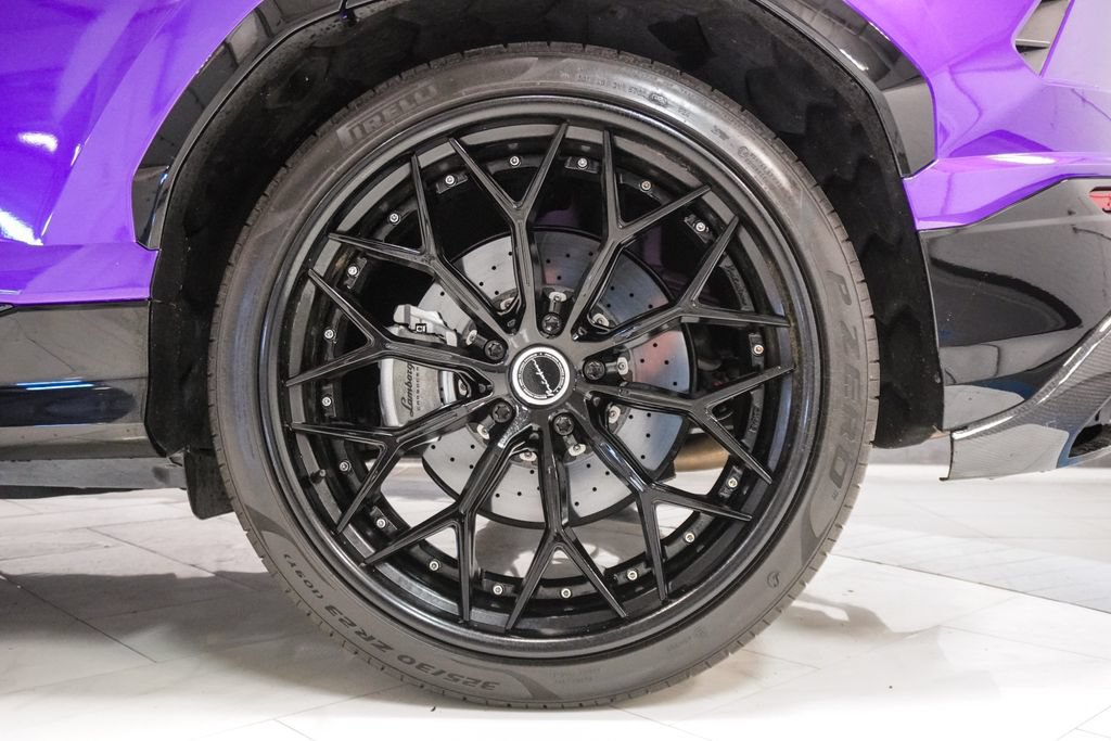 Used 2022 Lamborghini Urus AWD/4WD image 39