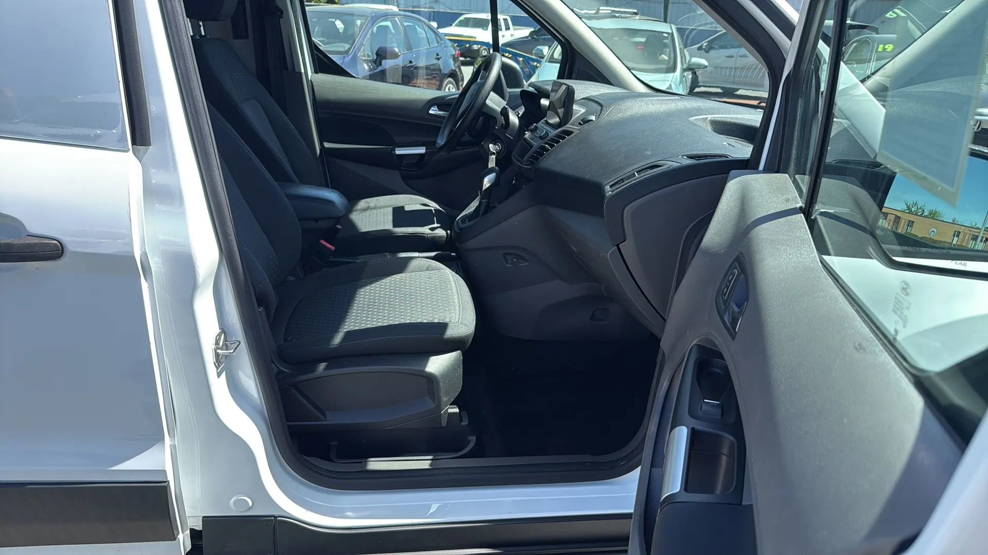 Used 2020 Ford Transit Connect XLT image 9