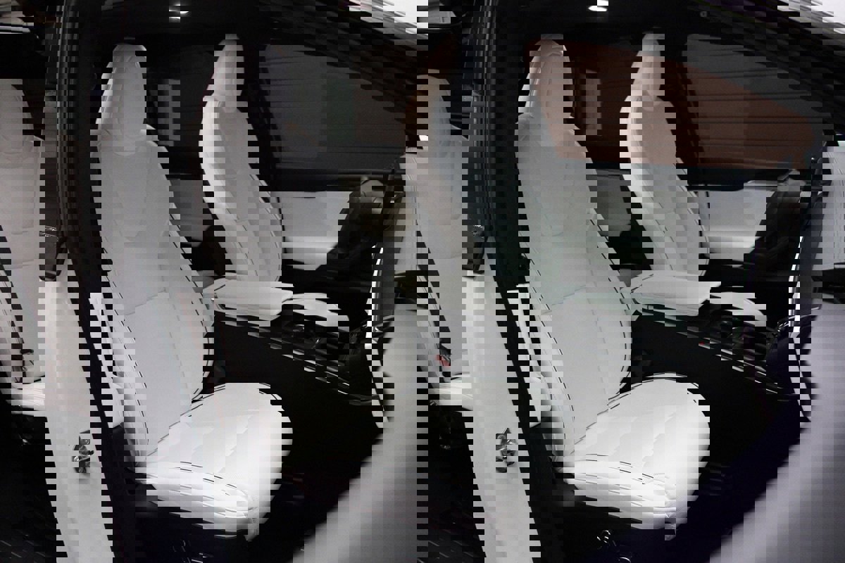 Used 2022 Tesla Model X Plaid image 7