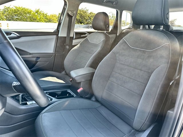 Used 2024 Volkswagen Taos SE image 13