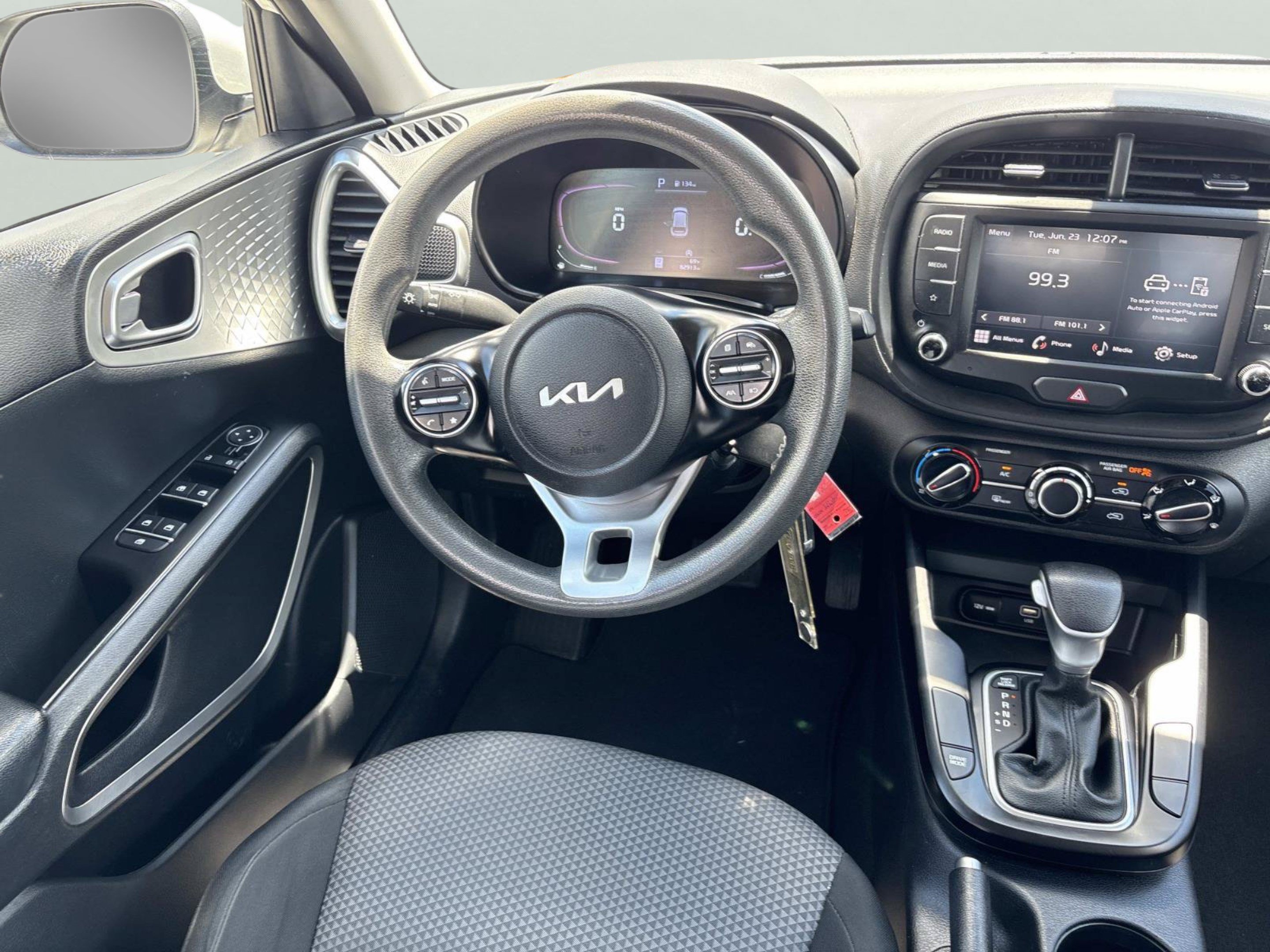 Used 2023 Kia Soul LX w/ LX Technology Package FWD image 10